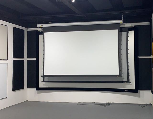 projection screen installation team