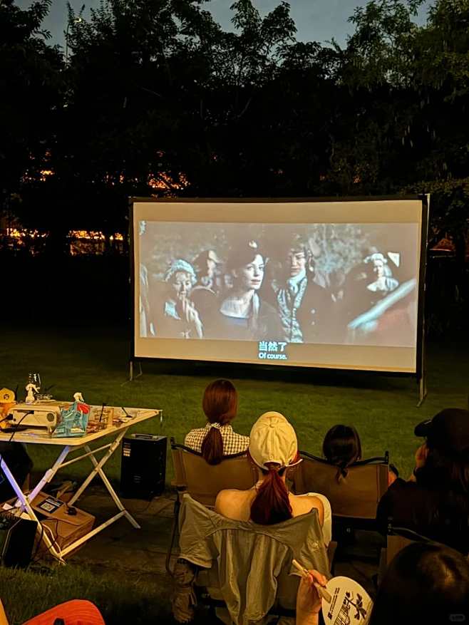 6 Creative Ways to Use Projector Screens Instead of TVs – Which One Fits Your Home?插图4