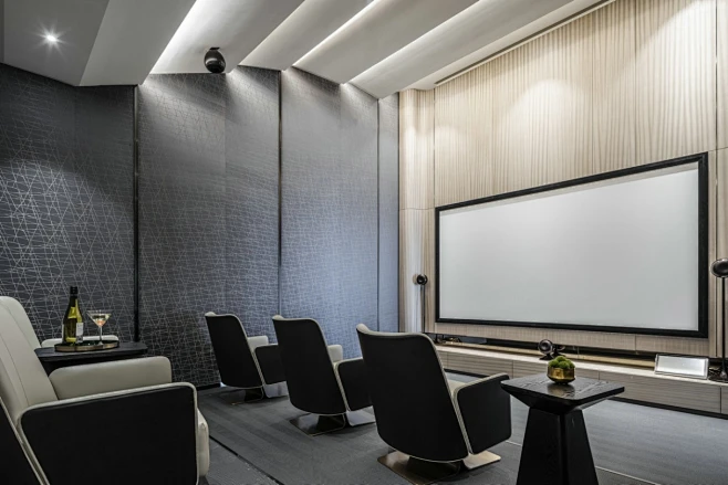 Beyond the Beam: A Deep Dive into Projector Technologies and the Canvas That Brings Them to Life