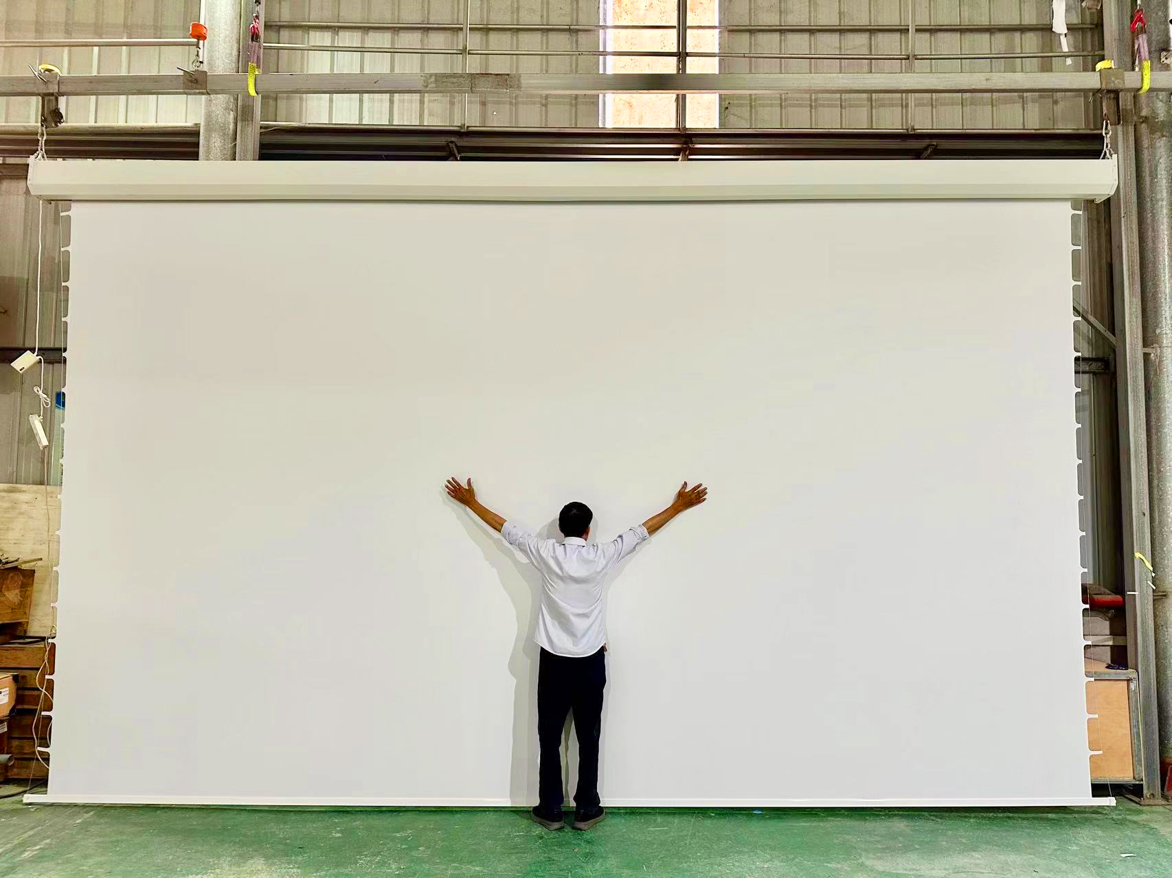 Custom Projector Screens & Large-Scale Engineering Screens: From Blueprint to Factory Customization & Installation