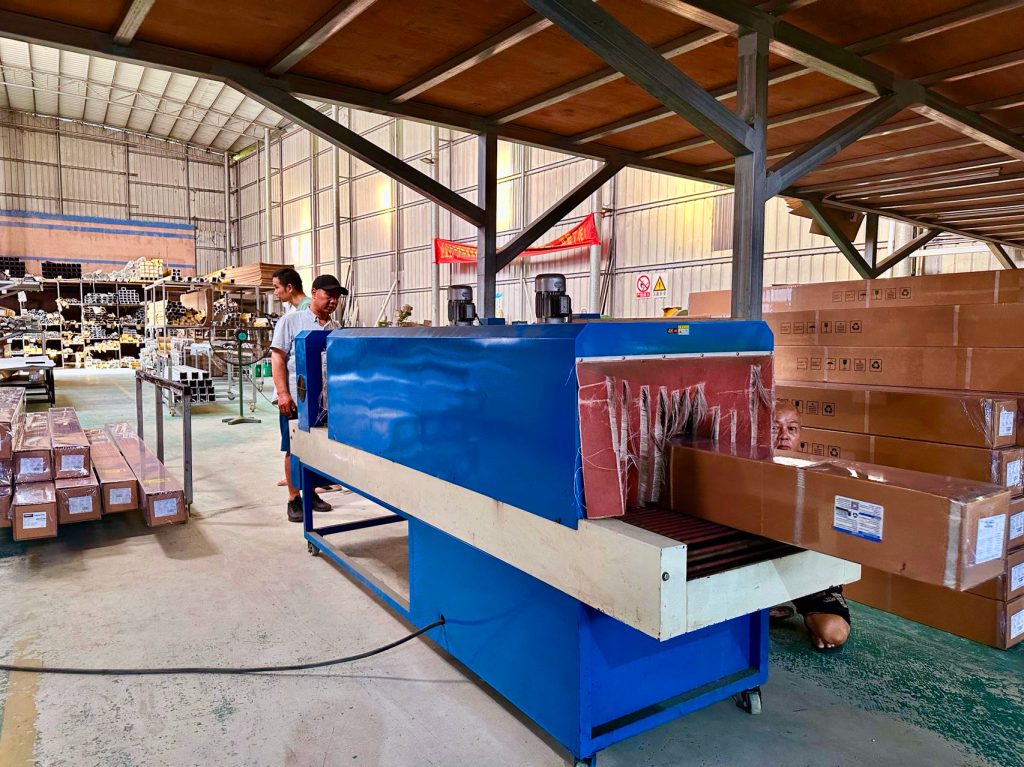 Shipping Large-Format Projection Screens: How Proper Packaging Prevents Damage1